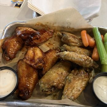 Buffalo Wild Wings - Chicken Wings Near Me - Lynnwood, Washington