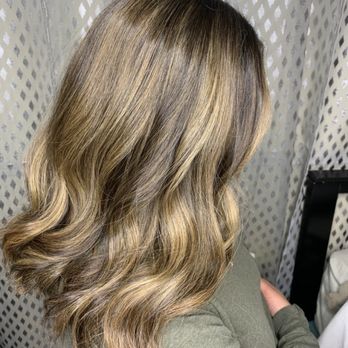 Nine Two Five Salon - Second session - Hair Salons Near Me - Hayward, California