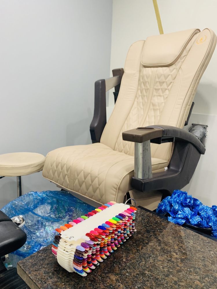 LAKESIDE NAILS AND SPA Updated August 2024 63 Photos & 70 Reviews