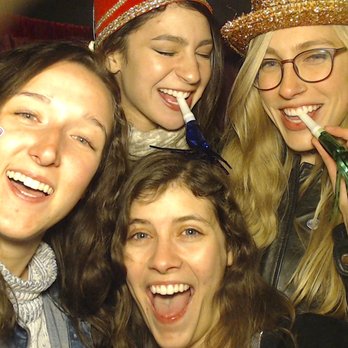 Old Fashioned Photo Booth - Photo Booth Rentals Near Me