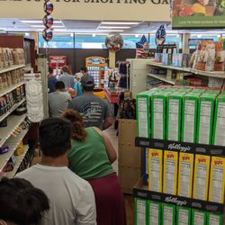 Ray's Food Place - Waiting in line for over 10 minutes