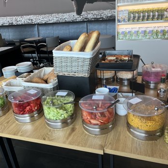 ERSTE Premier Lounge - salad bar - Lounges Near Me - Prague, Puerto Rico