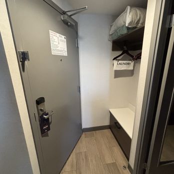 DoubleTree by Hilton Buena Park - Entrance - Hotels Near Me - Buena Park, California