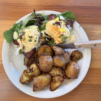 Odd Bird Cafe - Ham eggs Benedict with home fries - Breakfast & Brunch Near Me - Corvallis, Oregon