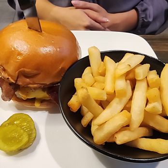 Da Burger Wing Hub & Bar - Hangover Burger - Burgers Near Me - Kapolei, Hawaii