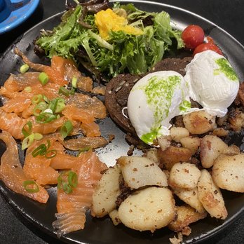 L'Inconnu - Smoked salmon plate - Canadian (New) Near Me - Montreal, Quebec