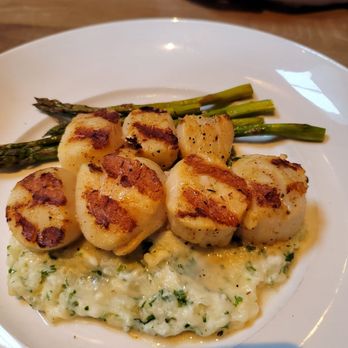 Seasons 52 - Scallops with risotto and asparagus - New American Near Me - Albuquerque, New Mexico Seasons 52 - Scallops with risotto and asparagus - New American Near Me - Albuquerque, New Mexico