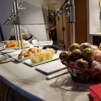 Virgin Atlantic Lounge - Breakfast options - Airport Lounges Near Me - Dulles, Virginia Virgin Atlantic Lounge - Breakfast options - Airport Lounges Near Me - Dulles, Virginia