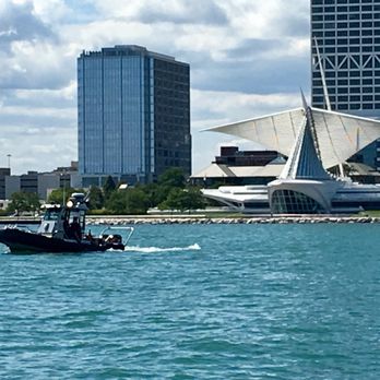 Edelweiss Cruises - Art museum and cop boat - Boat Charters Near Me - Milwaukee, Wisconsin