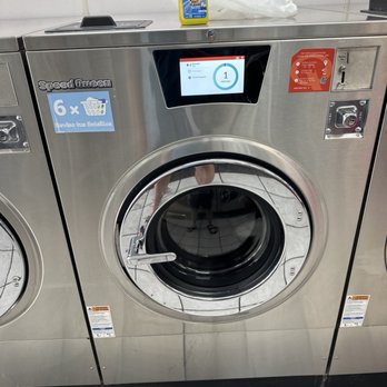 1. La Limpia Coin Laundry