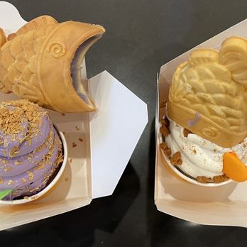 Somisomi - Ube with graham crackers crumbs and milk flavors in a box carry out.  Love the nice added small strawberry macaron on the side! - Ice Cream & Frozen Yogurt Near Me - Bellevue, Washington