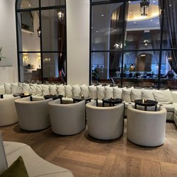 The Dominican - Dramatic and intimate lobby