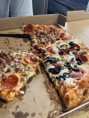 Gilroy's Pizza Pub by null