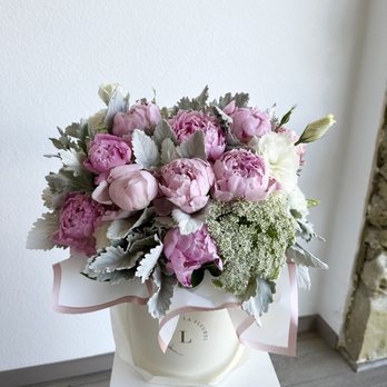 La Fleurel - Florists Near Me - Valley Village, California La Fleurel - Florists Near Me - Valley Village, California