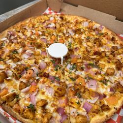 Pizza Twist - Butter Chicken Pizza (no spicy) - medium, thin crust