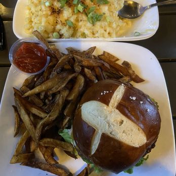 Kuma's Corner - Belmont - Burger Small Mac and Cheese - Burgers Near Me - Chicago, Illinois