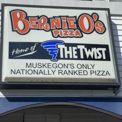Bernie O's Pizza - Sign