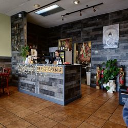 Roy Thai Cuisine - Came for lunch at Roy Thai Cuisine on Sun. Nice restaurant inside.