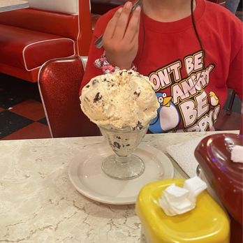 Mel's Hard Luck Diner - One scoop cookies and cream - Diners Near Me - Branson, Missouri