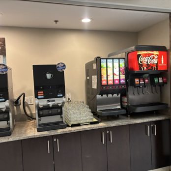 Embassy Suites by Hilton Milwaukee Brookfield - Breakfast Drinks - Hotels Near Me - Brookfield, Wisconsin Embassy Suites by Hilton Milwaukee Brookfield - Breakfast Drinks - Hotels Near Me - Brookfield, Wisconsin