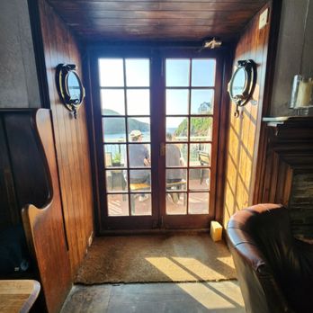 Golden Lion - Pubs Near Me - Port Isaac, CON