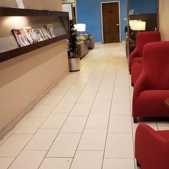 KLM Crown Lounge - Seating area/ walkway to rear seating area - Airport Lounges Near Me - Houston, Texas KLM Crown Lounge - Seating area/ walkway to rear seating area - Airport Lounges Near Me - Houston, Texas