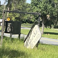 Tangled Oaks Vineyard - Sign