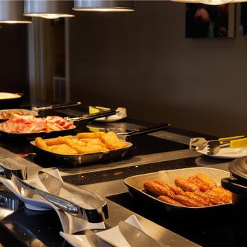 Hilton York - Breakfast Area - Hotels Near Me - York, YOR Hilton York - Breakfast Area - Hotels Near Me - York, YOR
