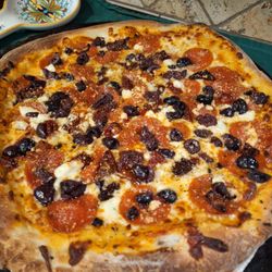 The New Yorker Pizza & Restaurant - Its all in the crust