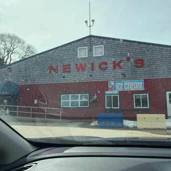 Newick's Lobster House - Outside - Seafood Near Me - Dover, New Hampshire