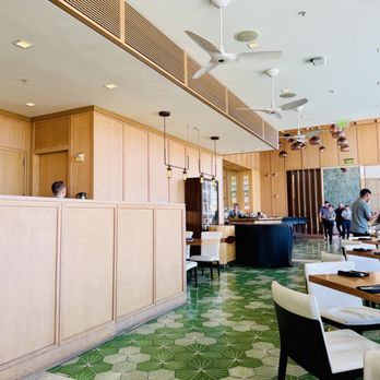 Solera - Inside - Lounges Near Me - Honolulu, Hawaii