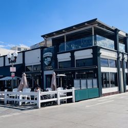 Hennessey's Tavern - View of restaurant from the Strand