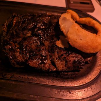 Beef 'N Bottle - Steakhouses Near Me - Charlotte, North Carolina Beef 'N Bottle - Steakhouses Near Me - Charlotte, North Carolina