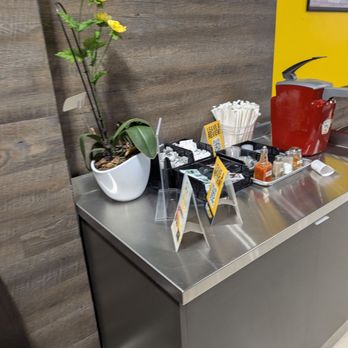 Fresh Burger - A plant by the condiments - Burgers Near Me - Toronto, Ontario