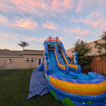 Kool Jumpers - Bay Area themed inflatable water slide rental set up in a backyard. Perfect for summer parties and kids' birthdays. - Bounce House Rentals Near Me Kool Jumpers - Bay Area themed inflatable water slide rental set up in a backyard. Perfect for summer parties and kids' birthdays. - Bounce House Rentals Near Me