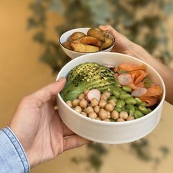 Habitat - Salmon pokè - Salmone, riso nero venere, ceci, avocado, edamame, purea di mango