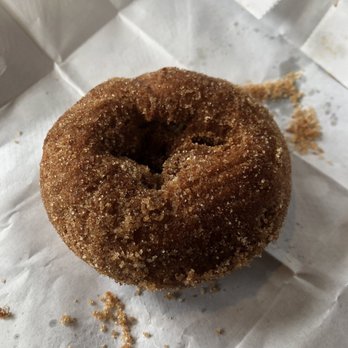The Apple House - Amazing donut - American Near Me - Linden, Virginia