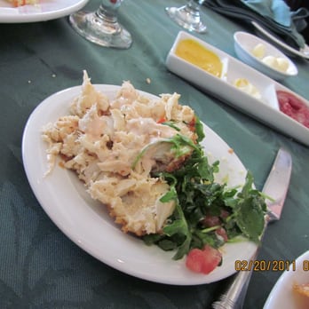 Frontrunner Restaurant - Crab Cake Salad, big chunks of crab meat, yummy not oily. - New American Near Me - Arcadia, California