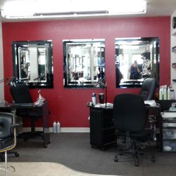 Maneline Hair & Nail Design - Salon 3