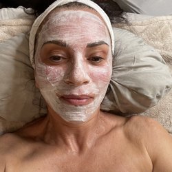 La Ver-Da Esthetics - Another relaxing mask applied to my face during my micro needling session