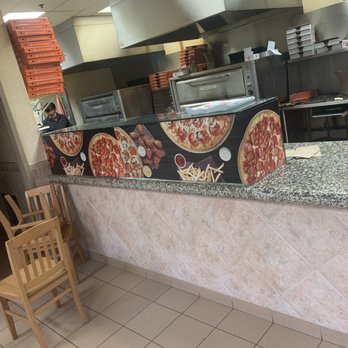 Pizza Pizza - Maskless pizza cook! - Pizza Near Me - Orangeville, Ontario Pizza Pizza - Maskless pizza cook! - Pizza Near Me - Orangeville, Ontario