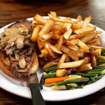 Chuggy's Tap & Grill - Open Face Steak with veggies and fries - Barbeque Near Me - Stoney Creek, Ontario Chuggy's Tap & Grill - Open Face Steak with veggies and fries - Barbeque Near Me - Stoney Creek, Ontario