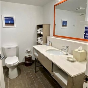 Hampton Inn Virginia Beach-Oceanfront North - Clean bathroom, lots of counter space. Walk in shower - Hotels Near Me - Virginia Beach, Virginia Hampton Inn Virginia Beach-Oceanfront North - Clean bathroom, lots of counter space. Walk in shower - Hotels Near Me - Virginia Beach, Virginia