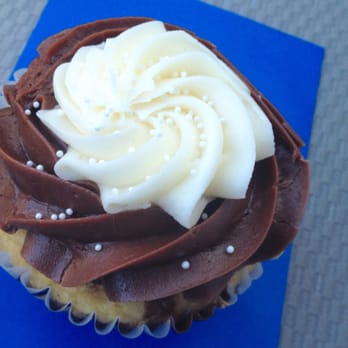 The Flying Cupcake - Twilight cupcake - Bakeries Near Me - Carmel, Indiana The Flying Cupcake - Twilight cupcake - Bakeries Near Me - Carmel, Indiana