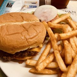 Katie's Diner - Cheeseburger with fries