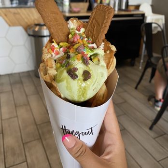 Hangout Cafe - Matcha Bubble Waffle - Bubble Tea Near Me - Palatine, Illinois
