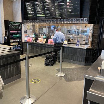Shake Shack - Inside and menu - American Near Me - East Elmhurst, New York