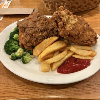 Cracker Barrel Old Country Store - Crispy Homestyle Chicken - Southern Near Me - Douglasville, Georgia