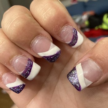 Artist Nail & Spa - Can see the tip popping out of the sides; can see the air under some of the nails - Nail Salons Near Me - Bakersfield, California