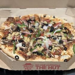 Pizza Hut - Works pizza with pineapple
